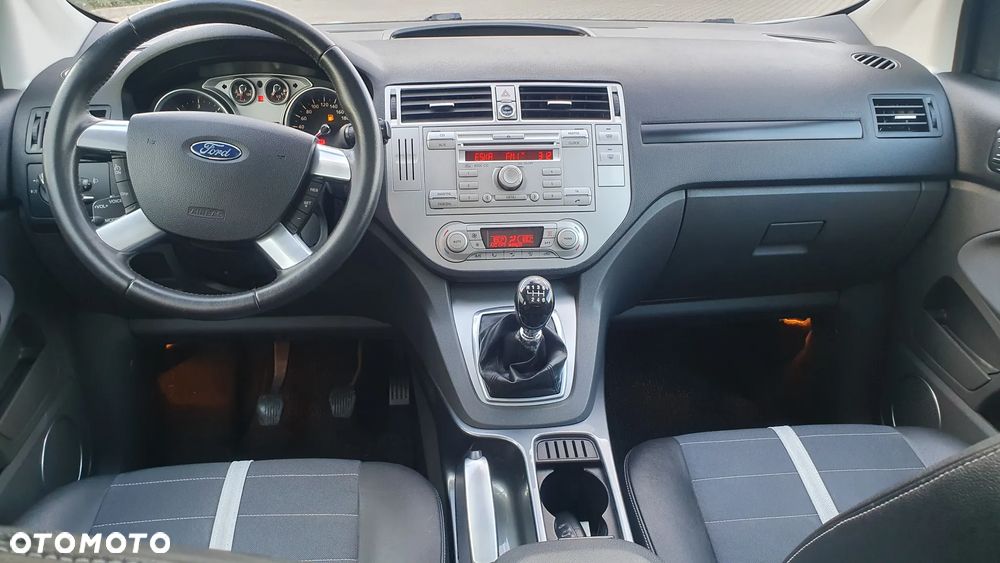 Ford Kuga 2.0 TDCi 2x4 Titanium - 12