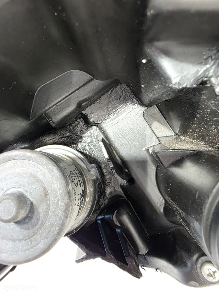 TOYOTA AVENSIS T27 LIFT 12-15 PRAWY XENON PRAWA LAMPA PRZEDNIA PRZÓD NR KOITO 05-28 NR AUKCJI LPP357 - 28