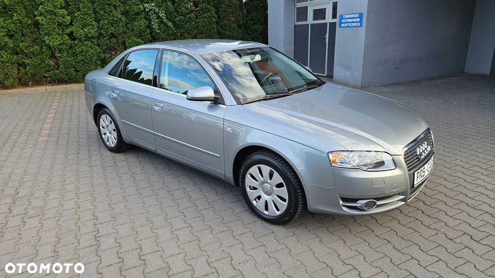 Audi A4 Limousine - 1