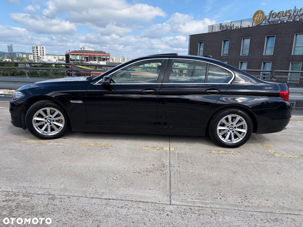 BMW Seria 5 528i Luxury Line - 4
