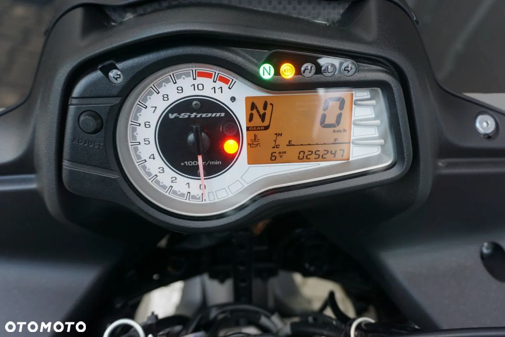 Suzuki V-STROM - 18