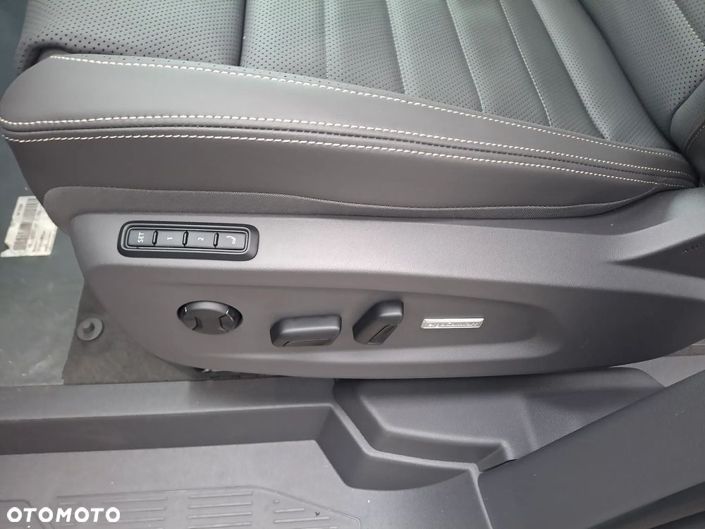 Volkswagen Multivan 2.0 TDI L2 Style DSG - 15