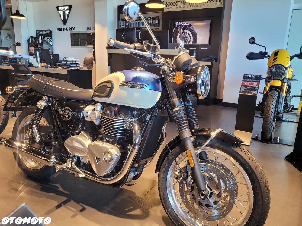 Triumph Bonneville - 2