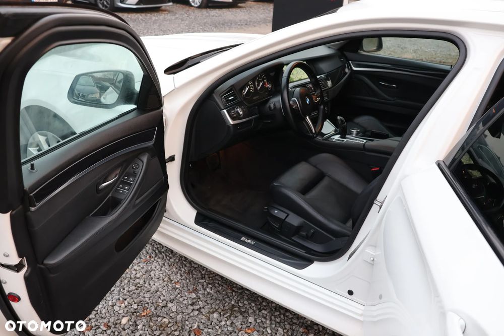 BMW Seria 5 525d xDrive Luxury Line - 10