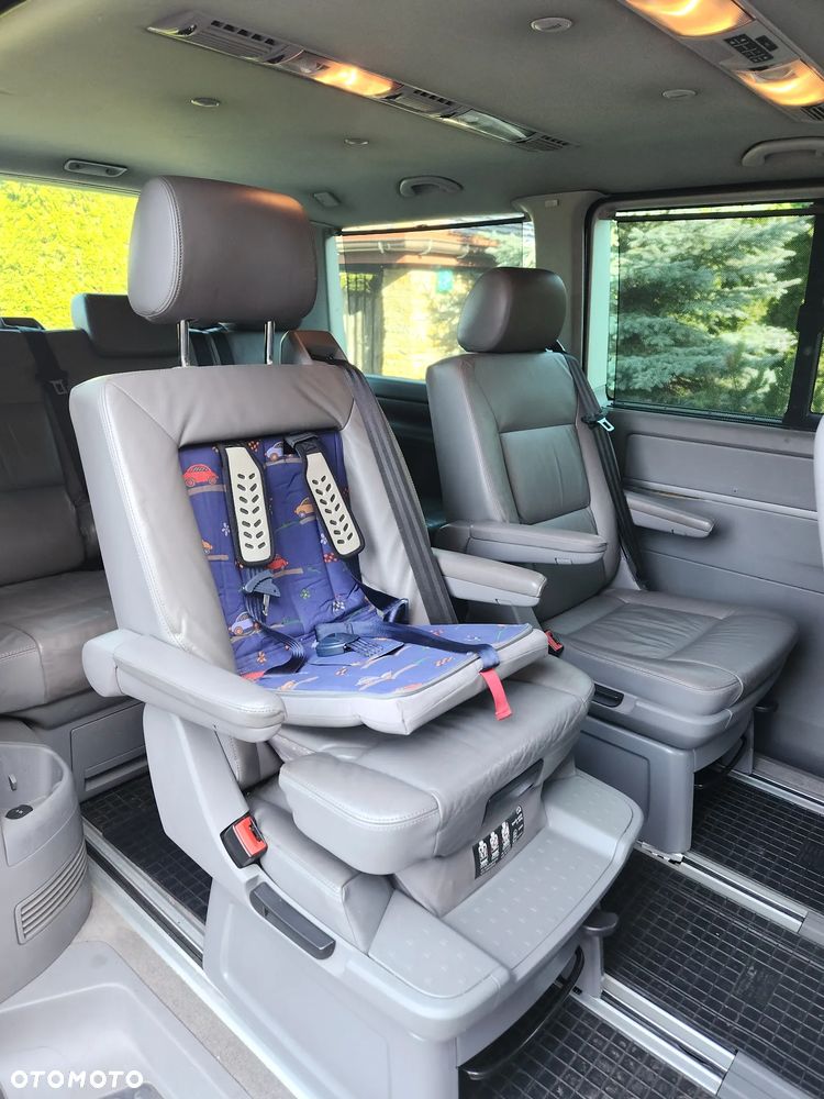 Volkswagen Multivan - 10