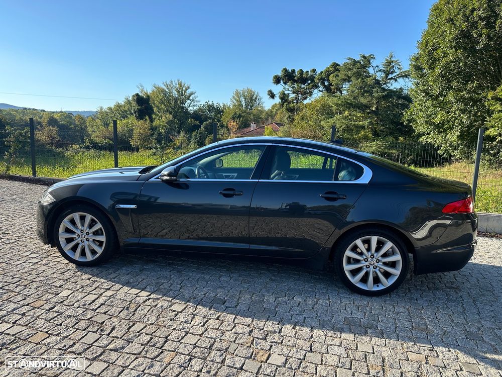 Jaguar XF 2.2 D Premium Luxury - 3