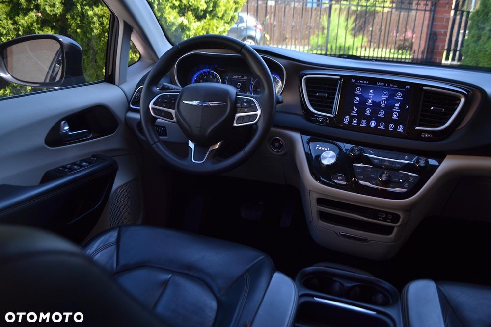Chrysler Pacifica - 4