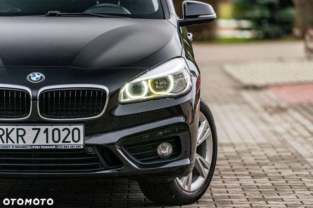 BMW Seria 2 218d - 11