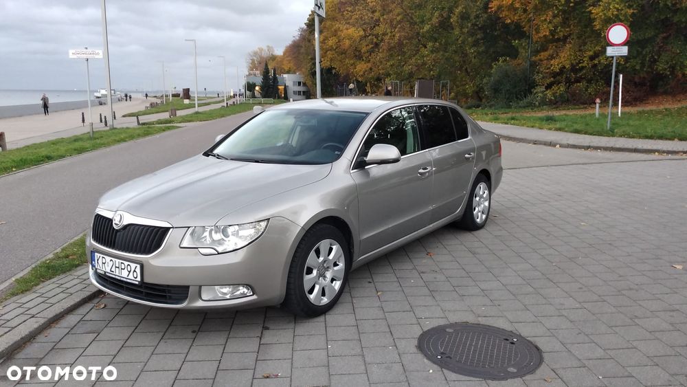 Skoda Superb 2011 photo 4
