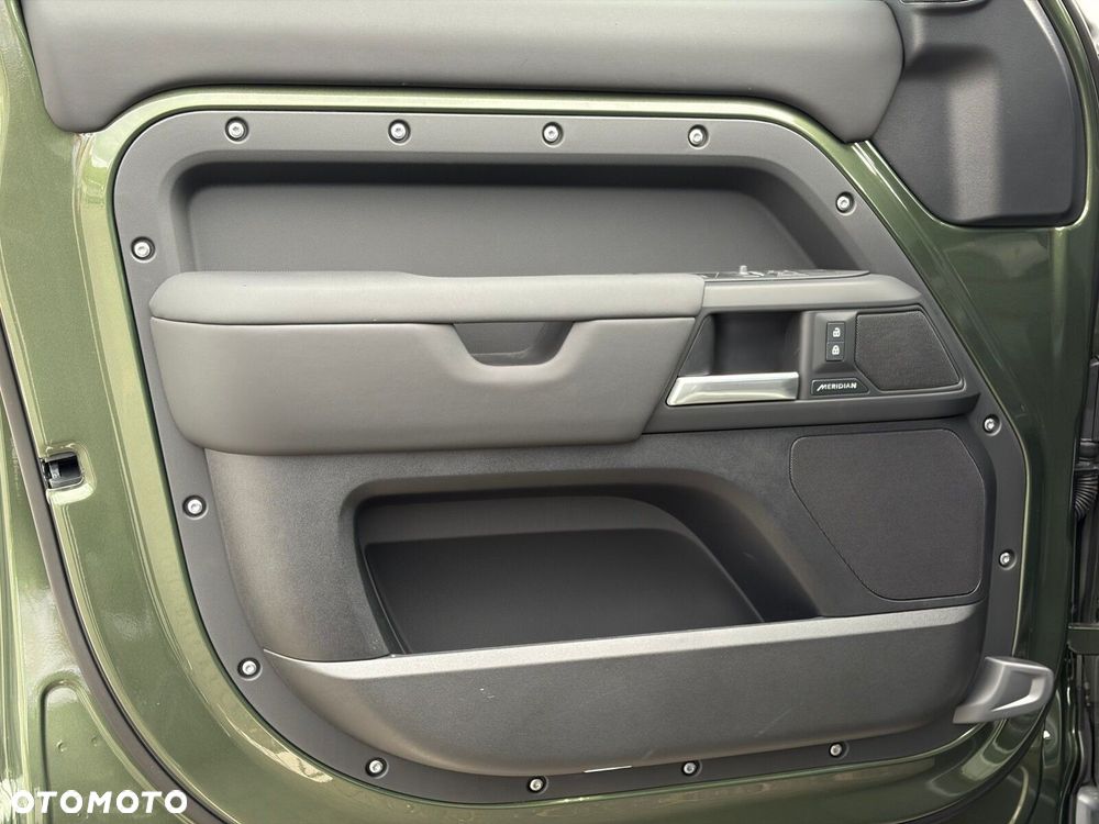 Land Rover Defender - 18