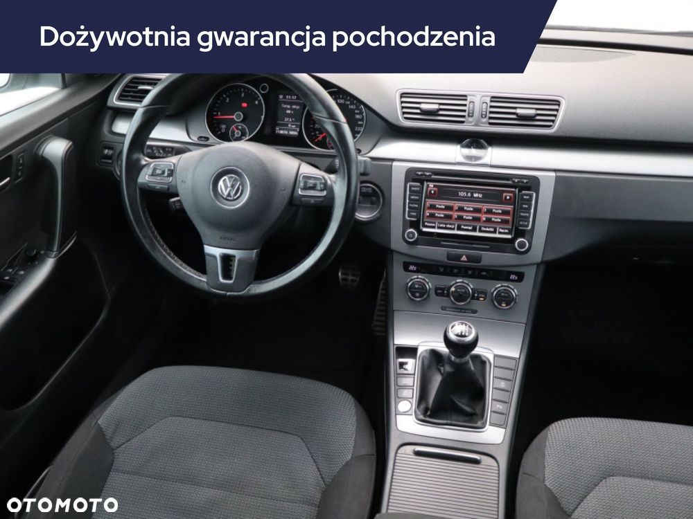 Volkswagen Passat - 9