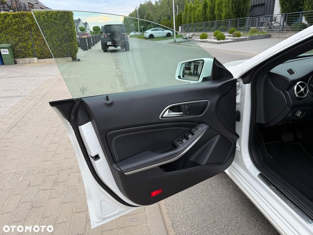 Mercedes-Benz CLA 180 7G-DCT Peak Edition - 14