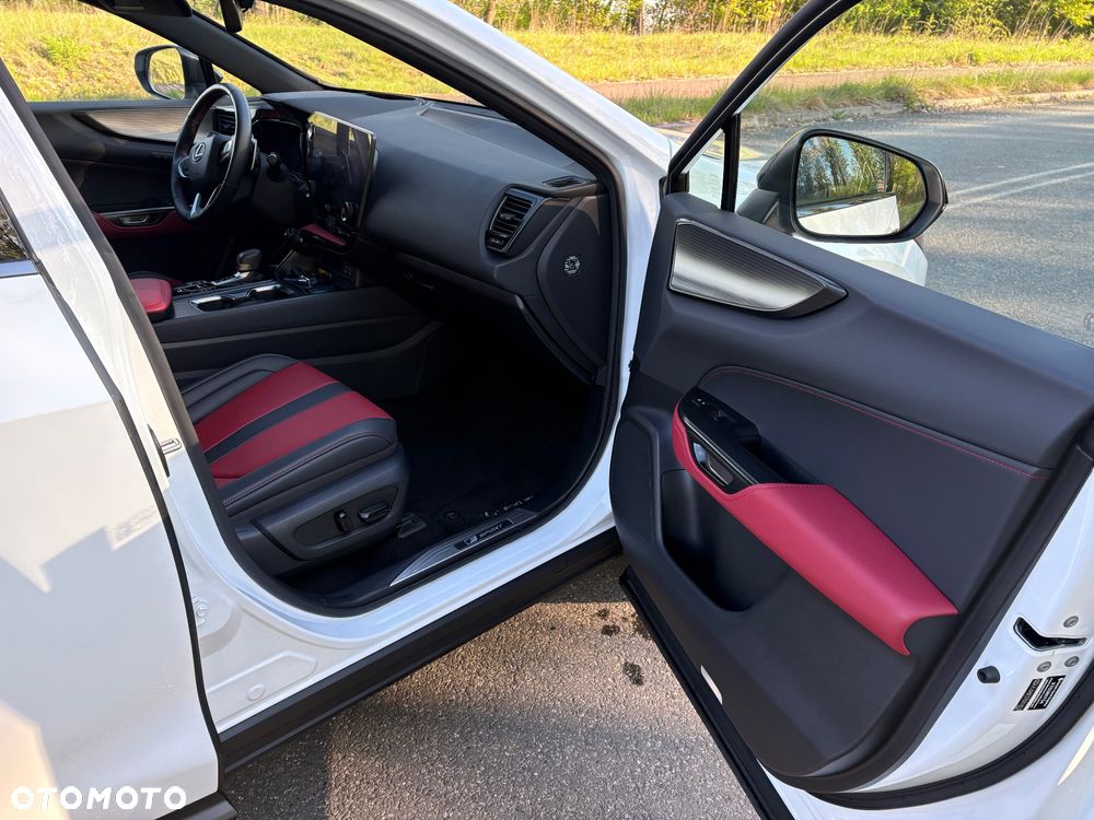 Lexus NX 450h+ Omotenashi AWD - 10