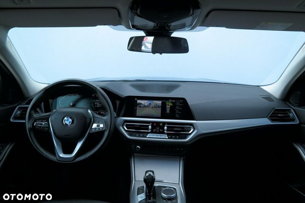BMW Seria 3 330i Advantage sport - 17
