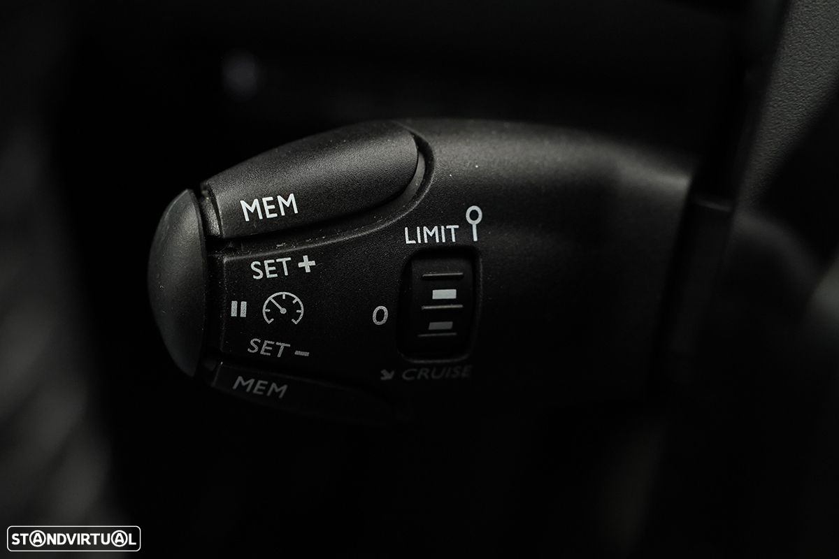 Peugeot 2008 1.2 PureTech Allure - 18
