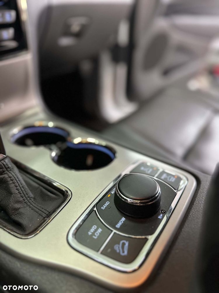 Jeep Grand Cherokee 5.7 V8 HEMI Overland Summit - 10