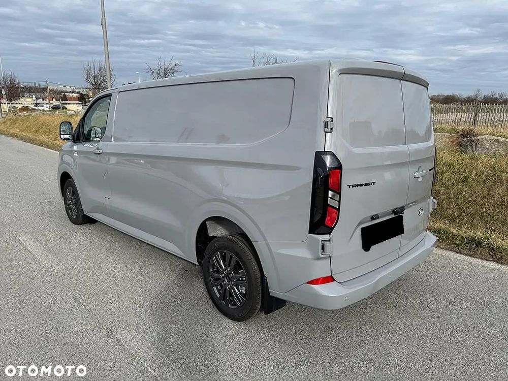 Ford Transit Custom Van - 6
