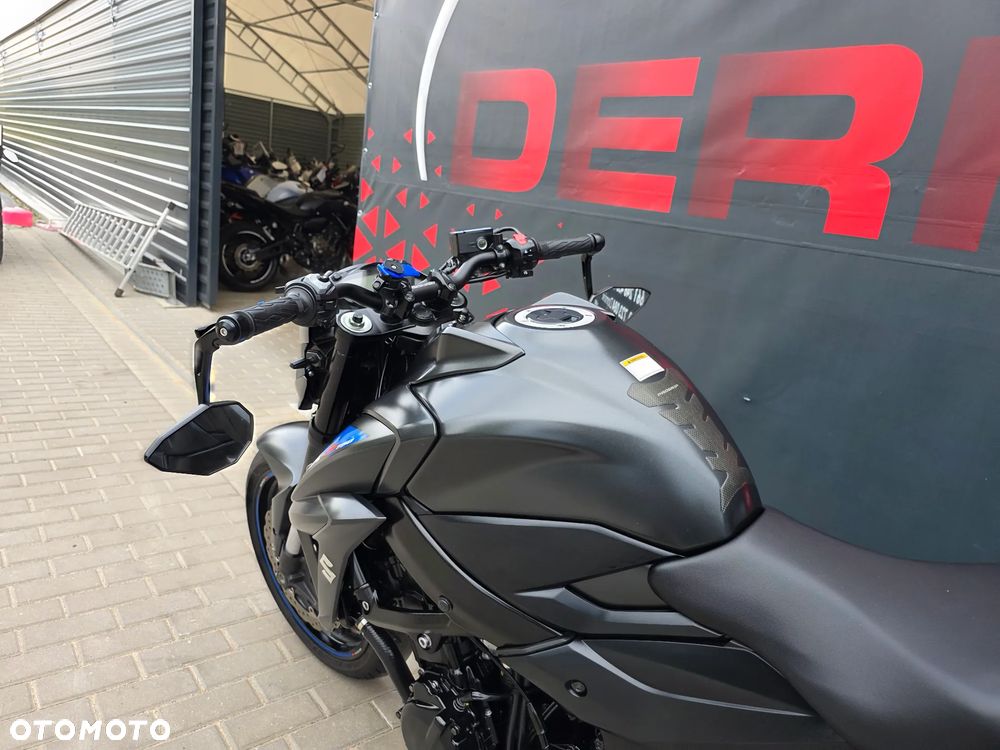 Suzuki GSX - 10