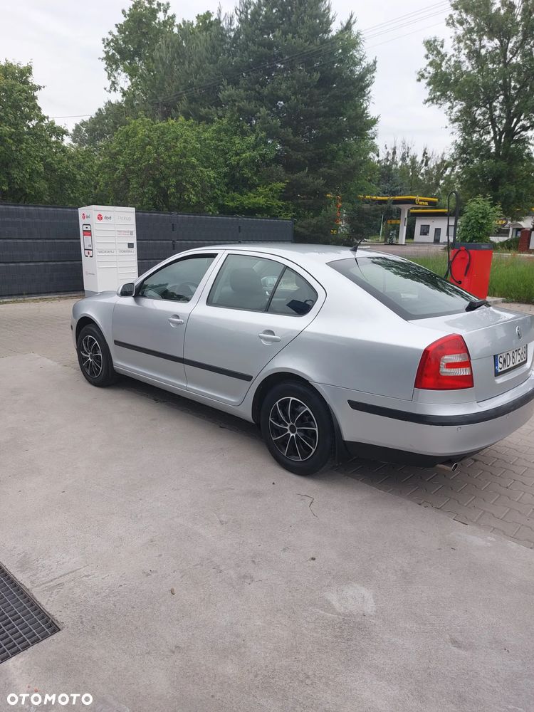 Skoda Octavia 1.6 Ambiente - 2