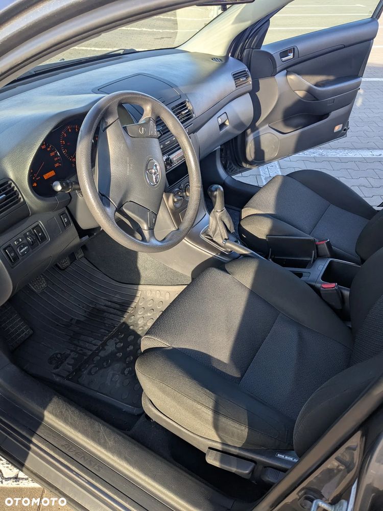 Toyota Avensis 1.6 VVT-i Luna - 14