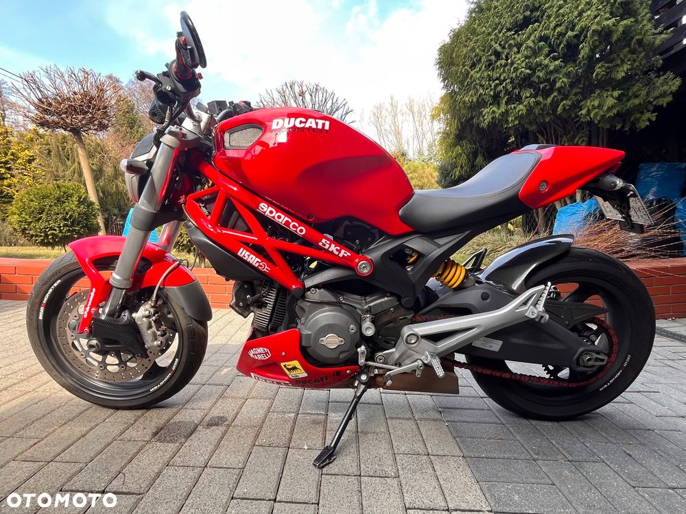 Ducati 696 - 1