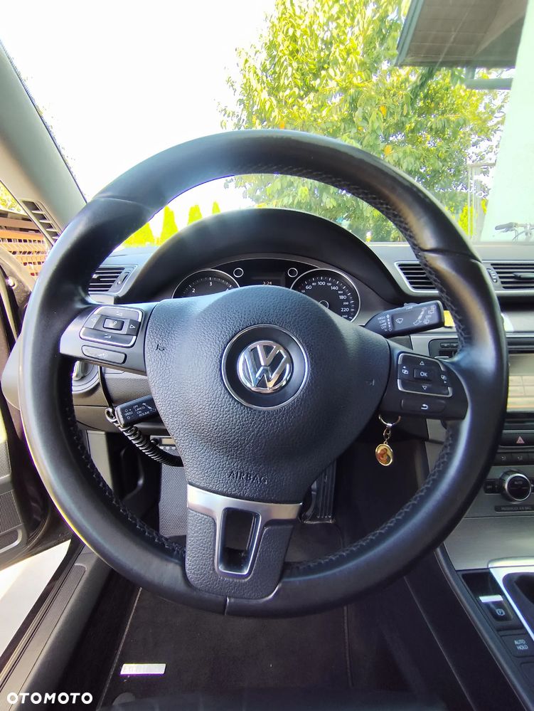 Volkswagen Passat 2.0 TDI Highline - 15