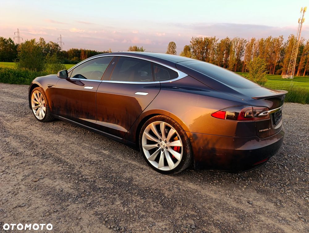 Tesla Model S - 9