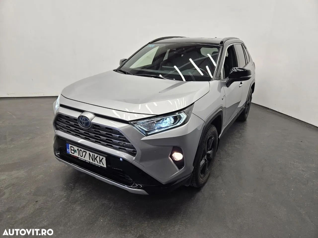 Toyota RAV4 - 1