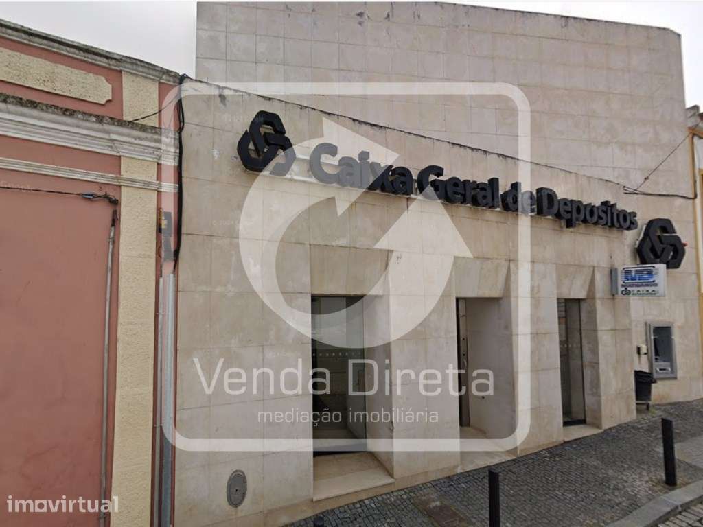 Prédio de 2 pisos, com 336 m², no centro da Vila de Cuba, distrito ... - Grande imagem: 4/20