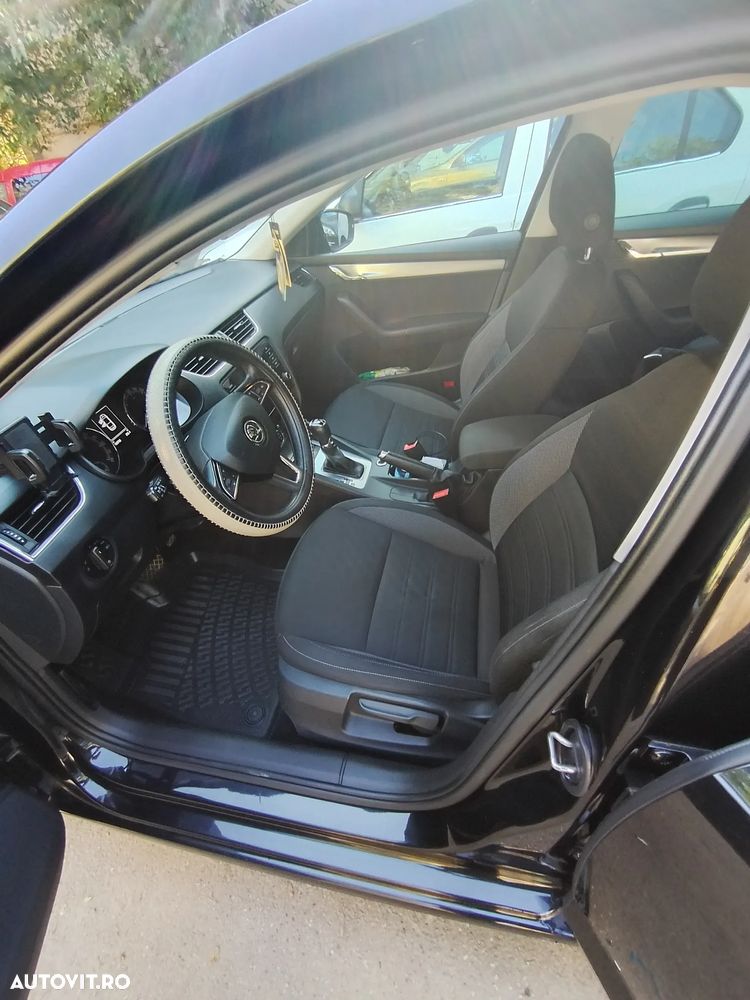 Skoda Octavia 2.0 TDI STYLE DSG - 3