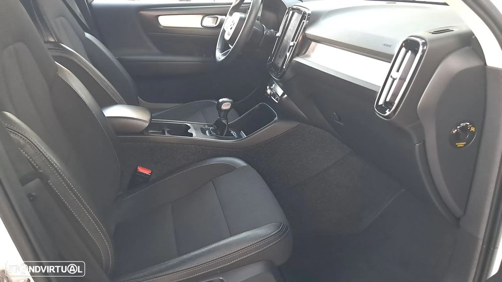 Volvo XC 40 2.0 D3 Momentum Plus - 50