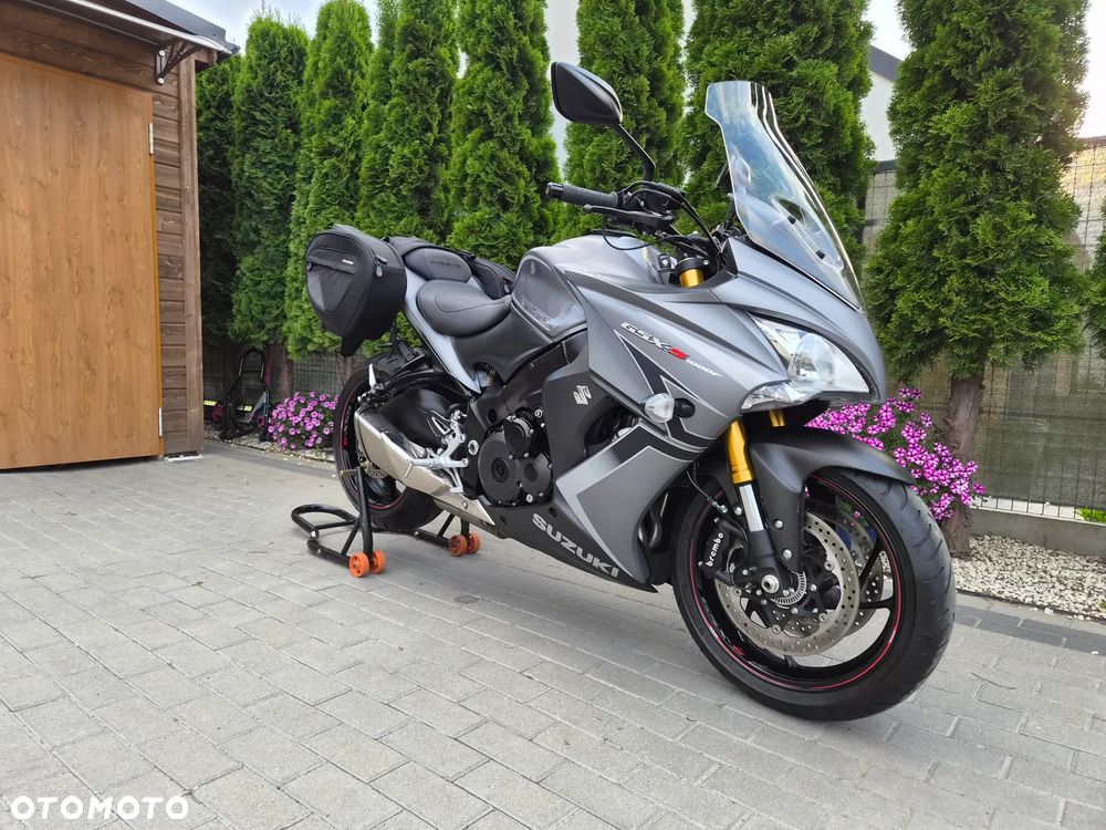 Suzuki GSX - 16