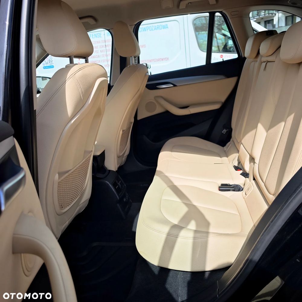 BMW X1 sDrive18d Sport Line - 13