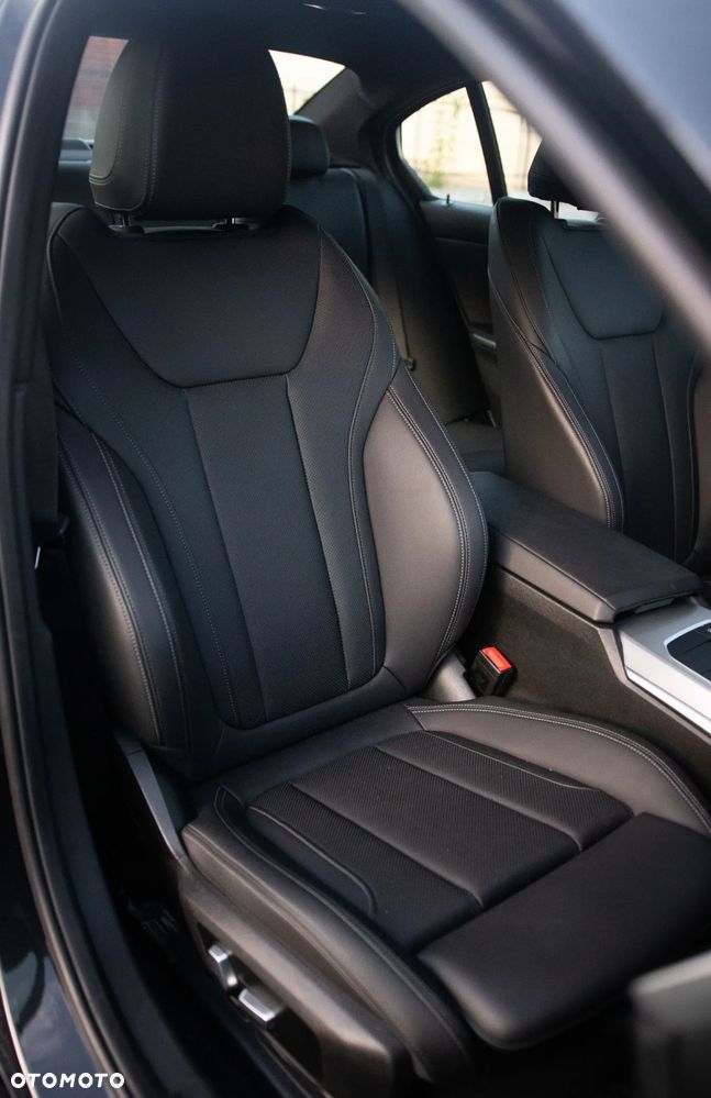 BMW Seria 3 330i xDrive Sport Line - 19