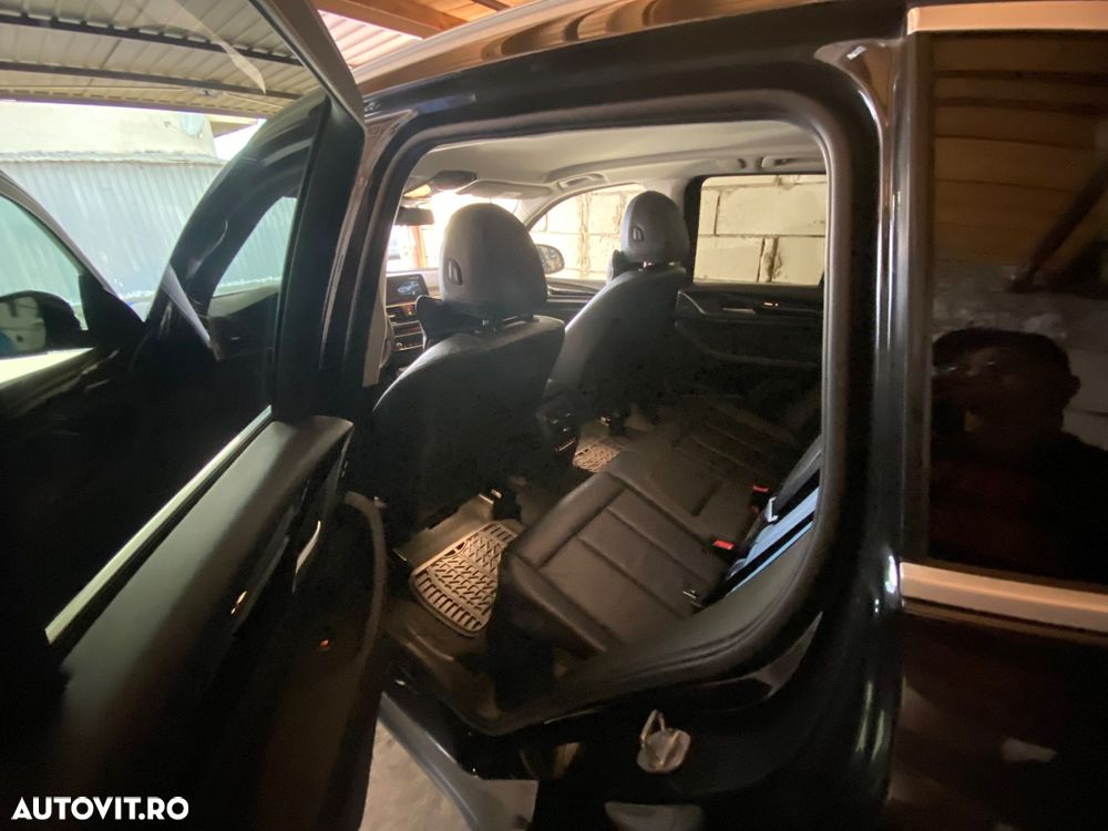 BMW X3 xDrive20i AT Luxury Line - 7