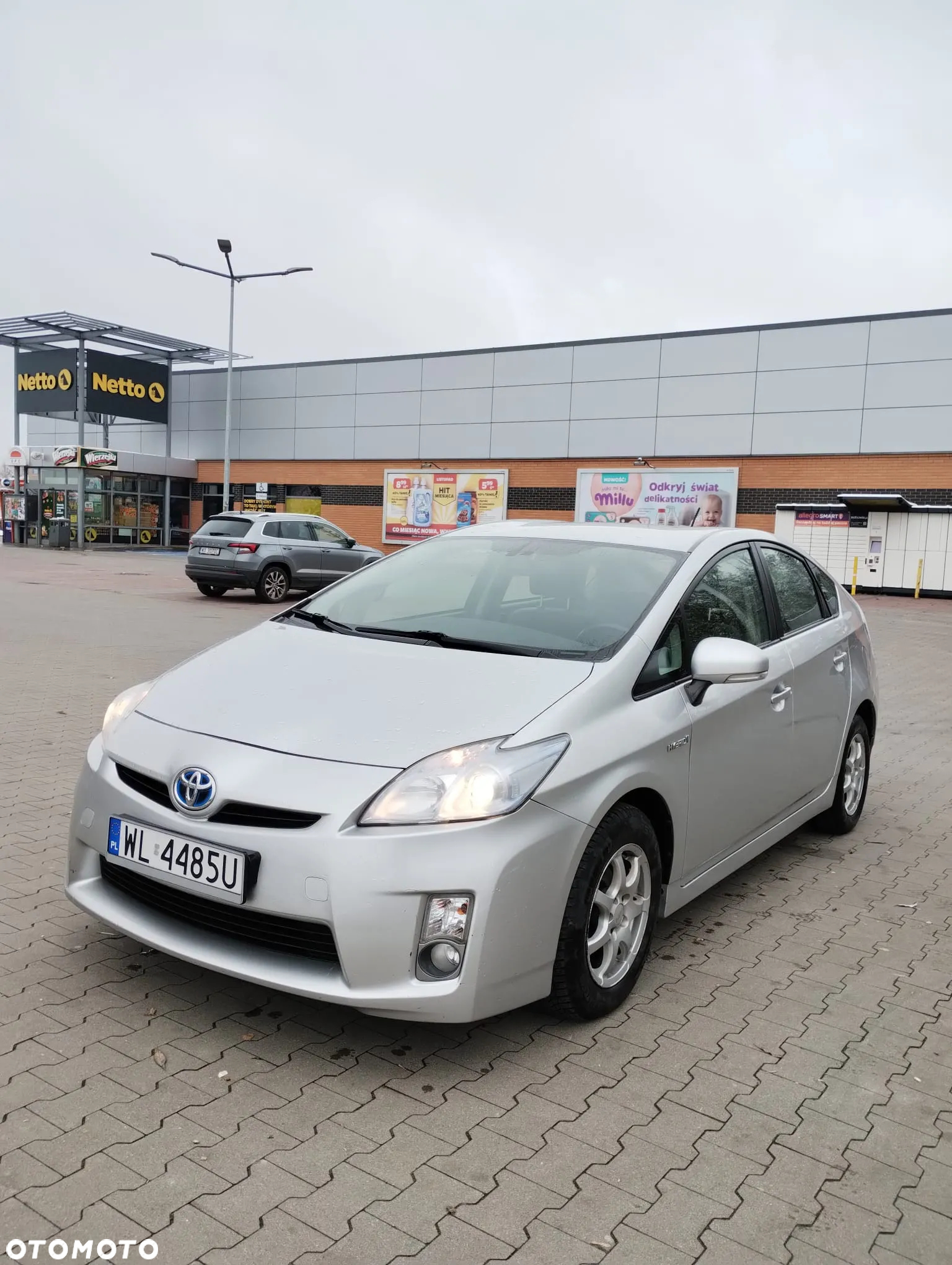 Toyota Prius (Hybrid) - 2
