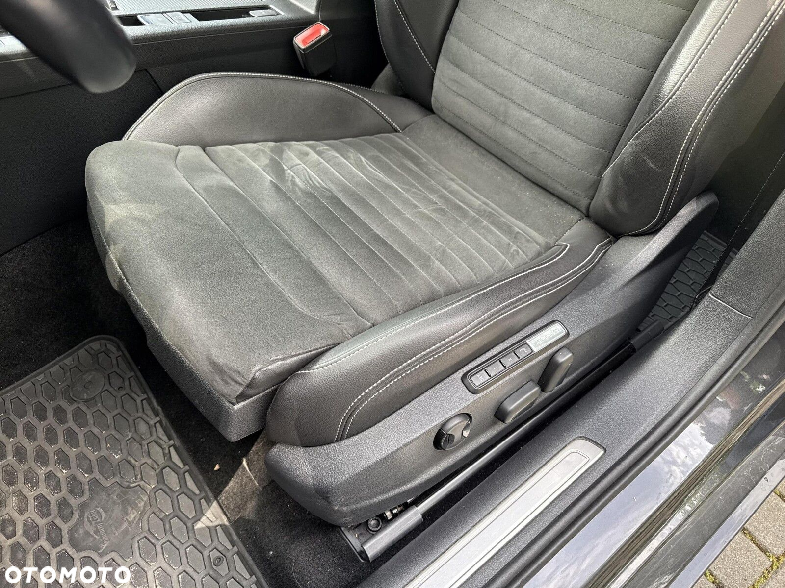 Volkswagen Passat 2.0 TDI Elegance DSG - 13