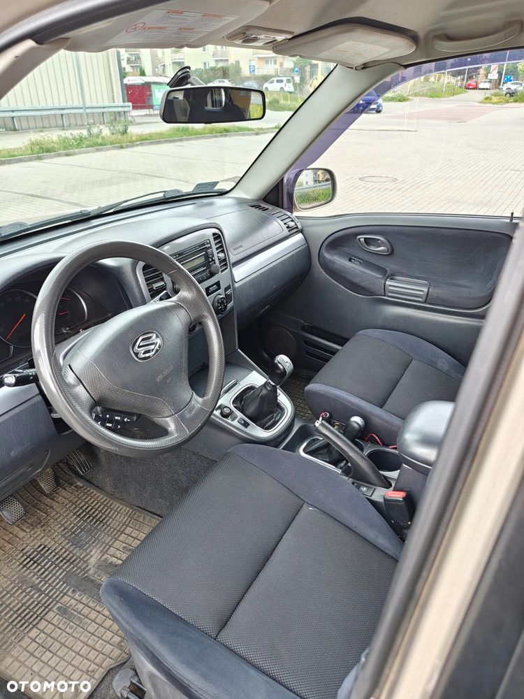Suzuki Grand Vitara 2.0 - 10