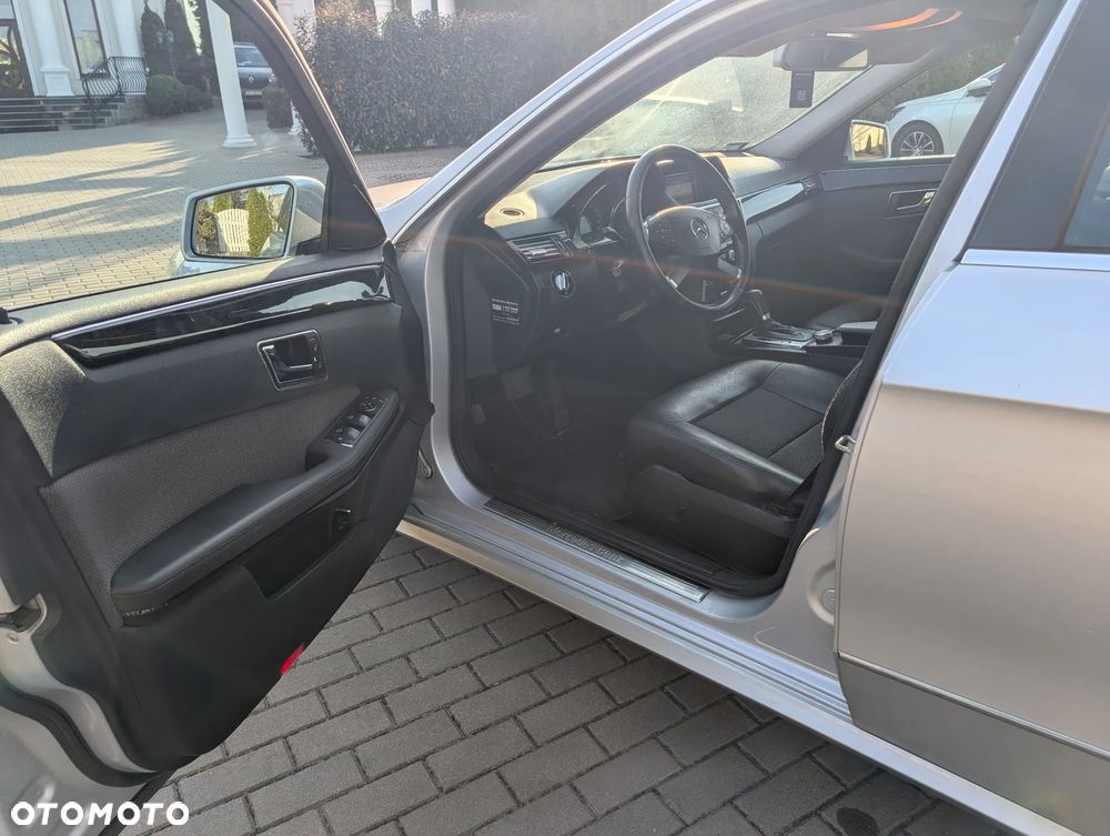 Mercedes-Benz Klasa E 220 CDI BlueEff Avantgarde - 9