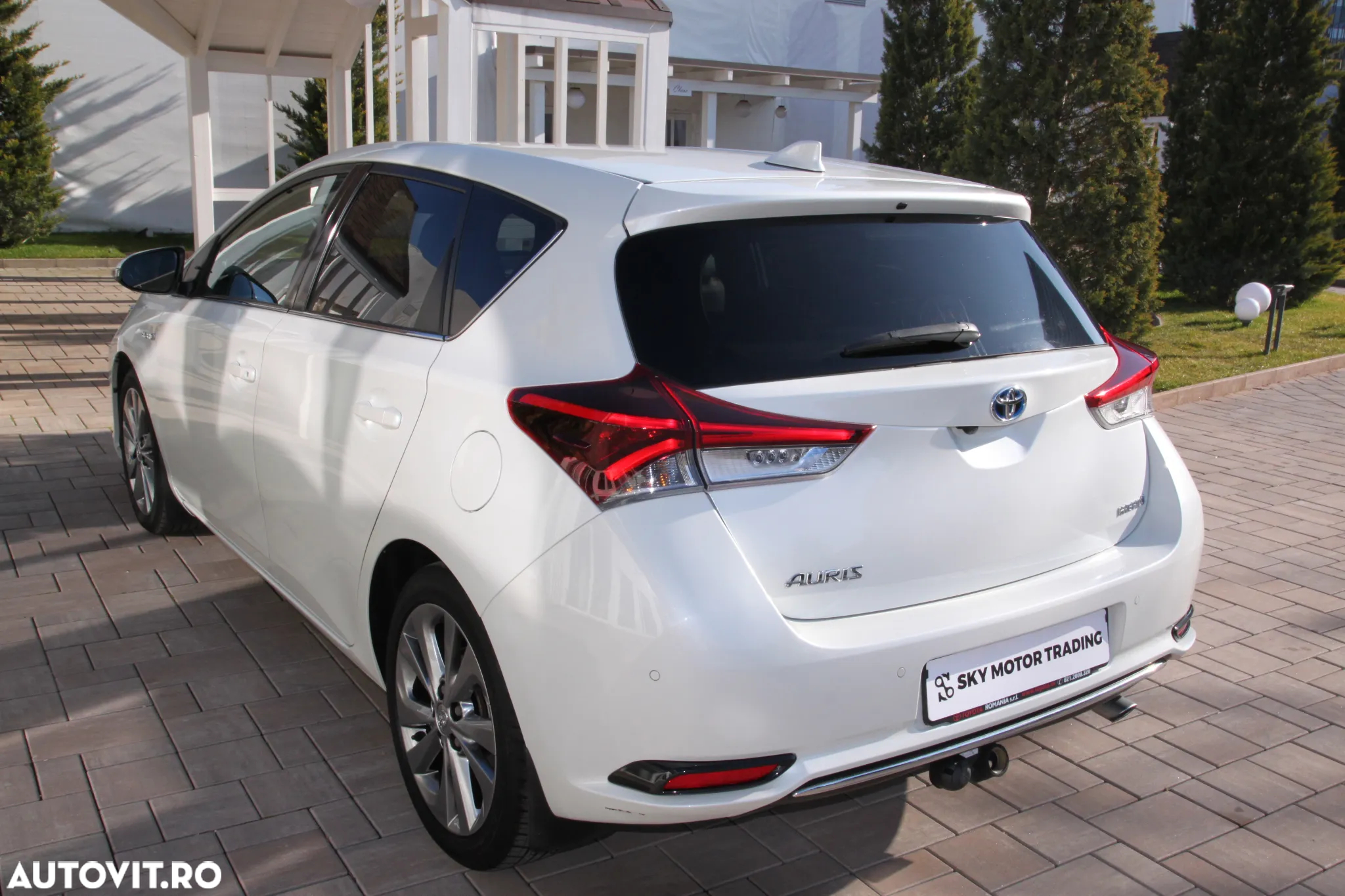 Toyota Auris 1.8 L VVT-i HSD Sol + - 2