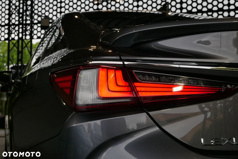 Lexus ES 300h Prestige - 37