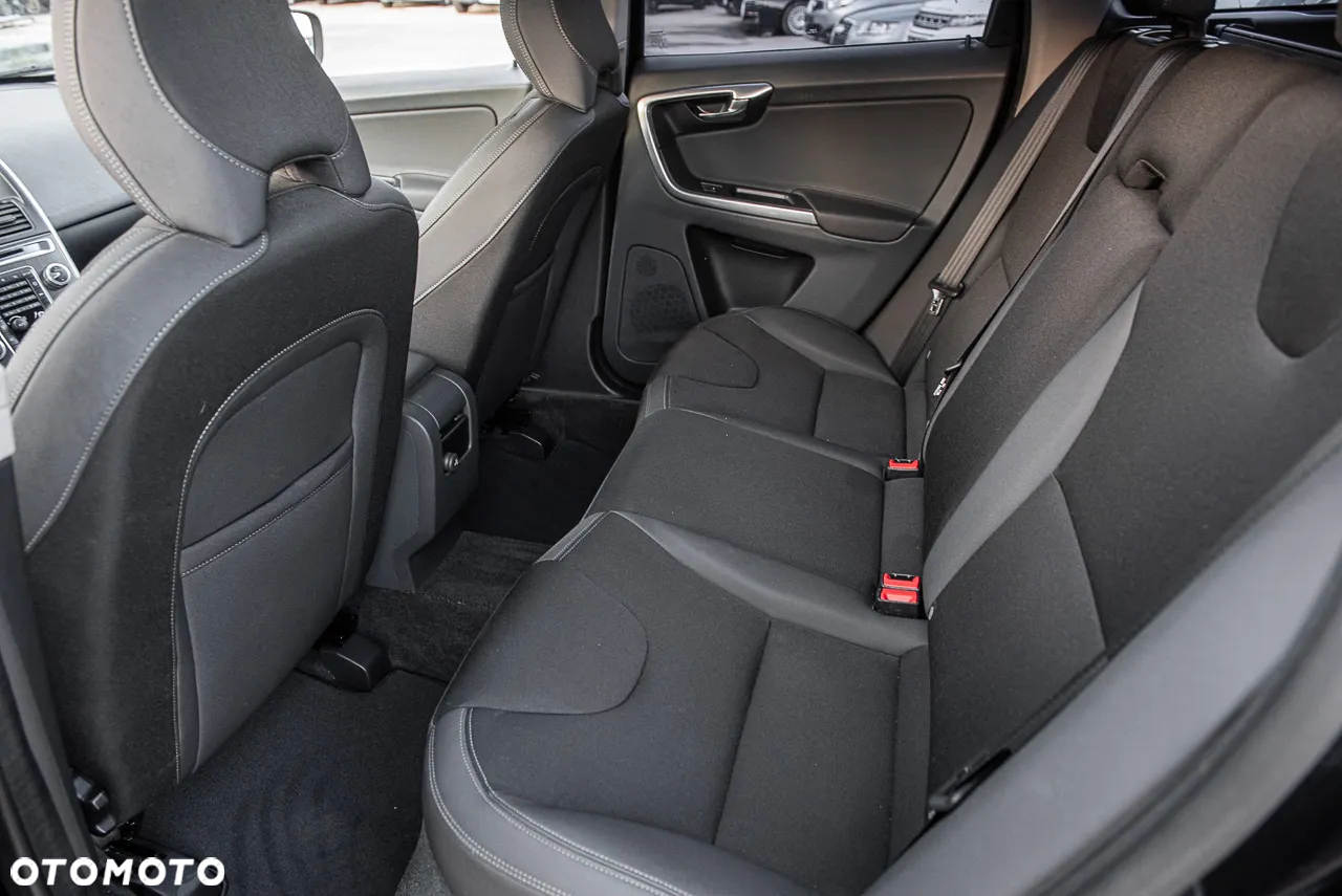 Volvo XC 60 D4 Momentum - 18
