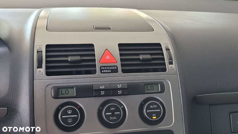 Volkswagen Touran - 16