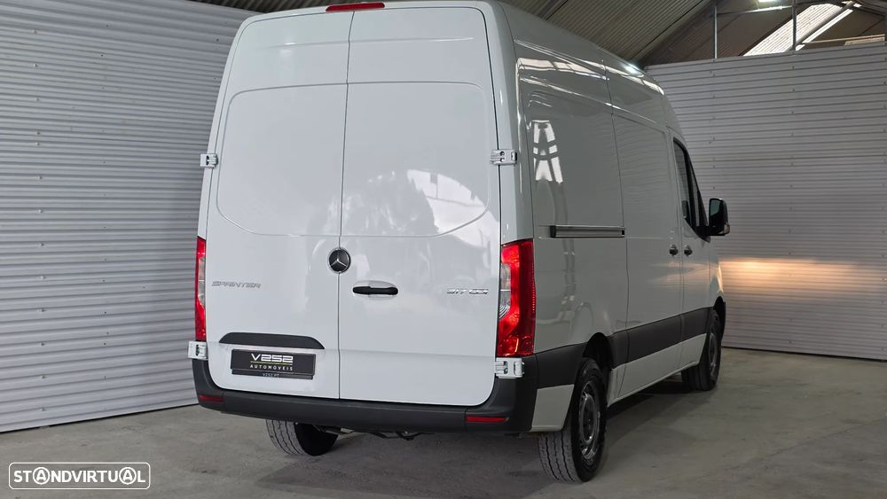 Mercedes-Benz Sprinter - 10