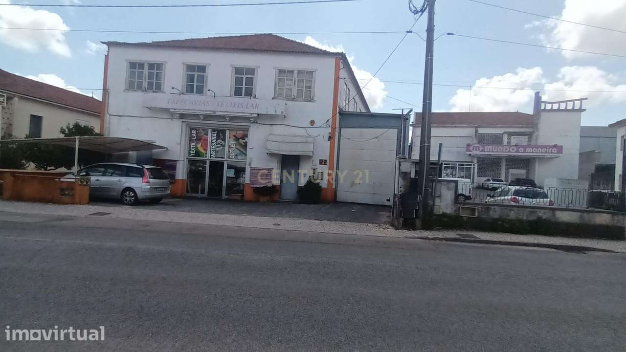 Armazém industrial com area de 974 m2 em Minde - Grande imagem: 3/4