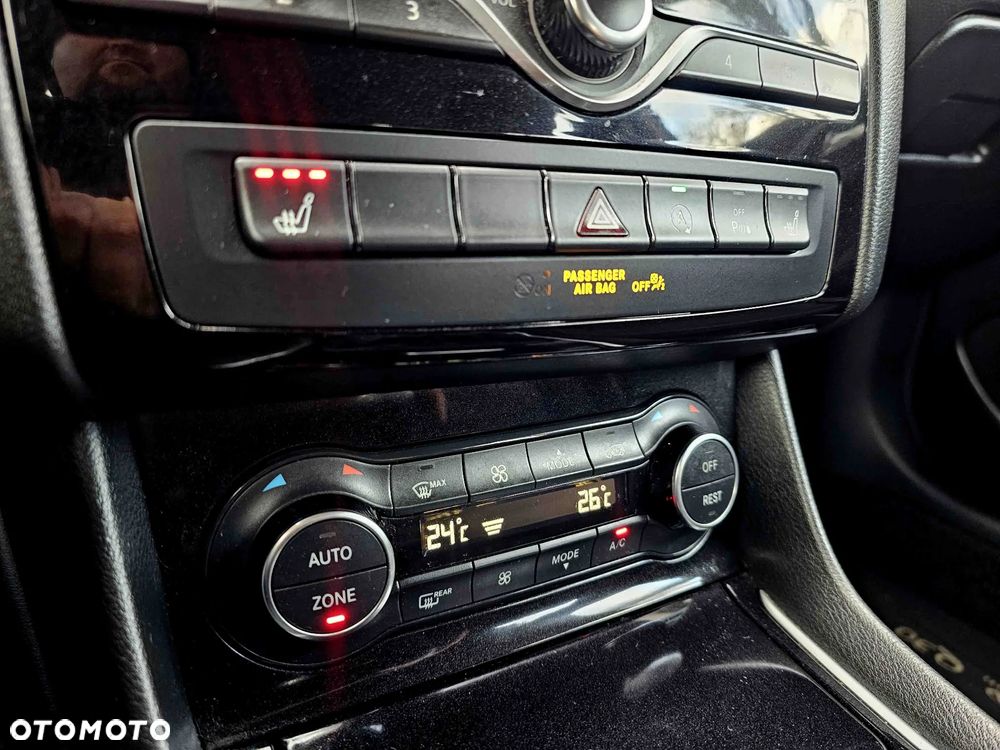 Infiniti Q30 1.6t Premium - 31