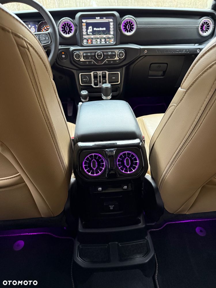 Jeep Wrangler 3.6 Unlim Sahara - 27