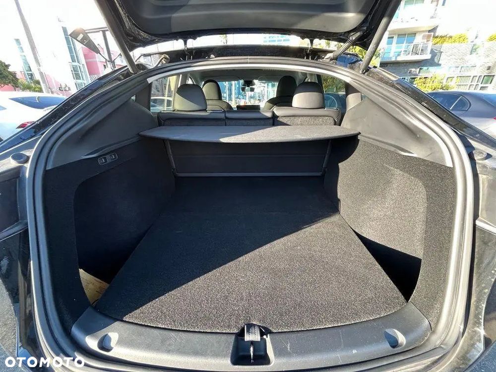 Tesla Model Y Performance Dual Motor AWD - 10