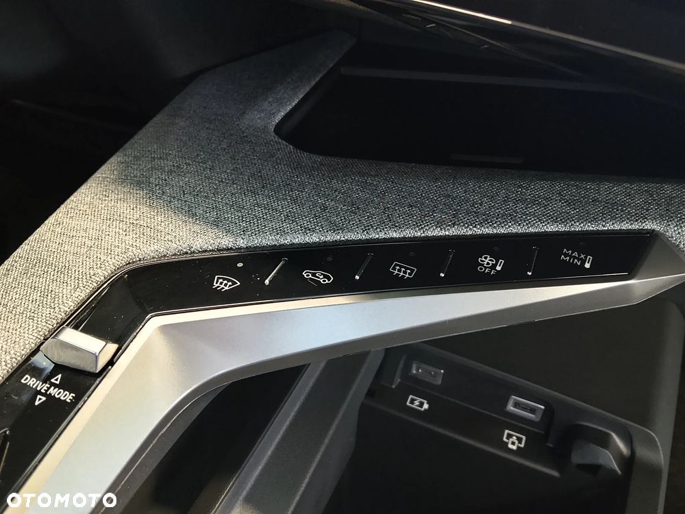 Peugeot 3008 1.2 PureTech mHEV GT E-DCS6 - 22
