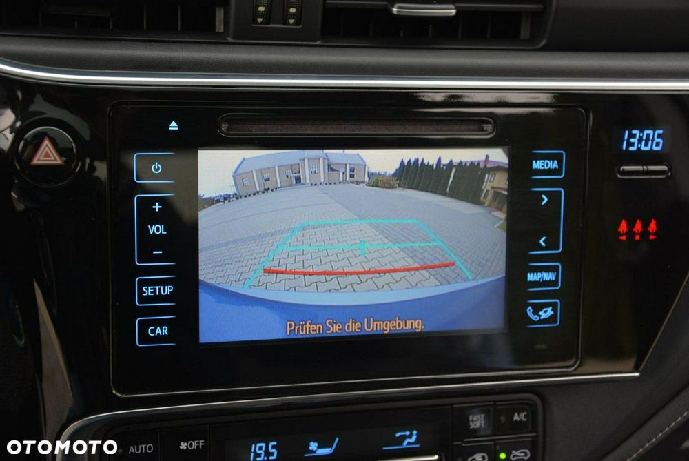 Toyota Auris Hybrid 135 Premium - 29